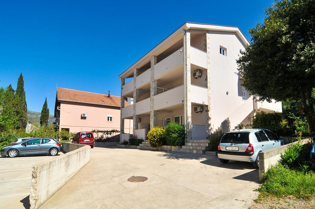 Apartments Samardzic ติวัต ภายนอก รูปภาพ