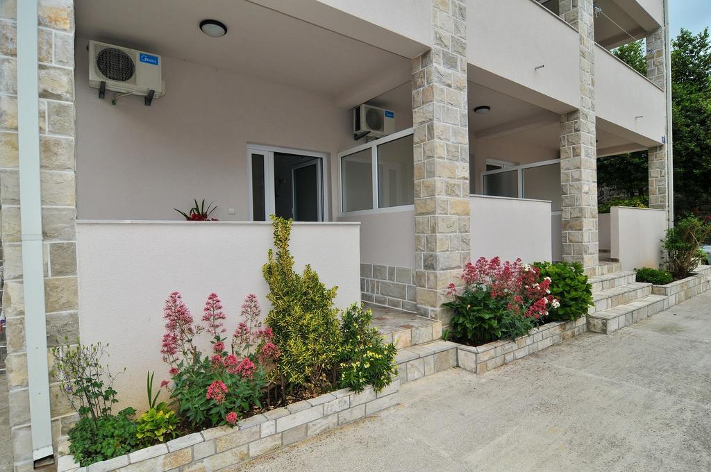 Apartments Samardzic ติวัต ภายนอก รูปภาพ